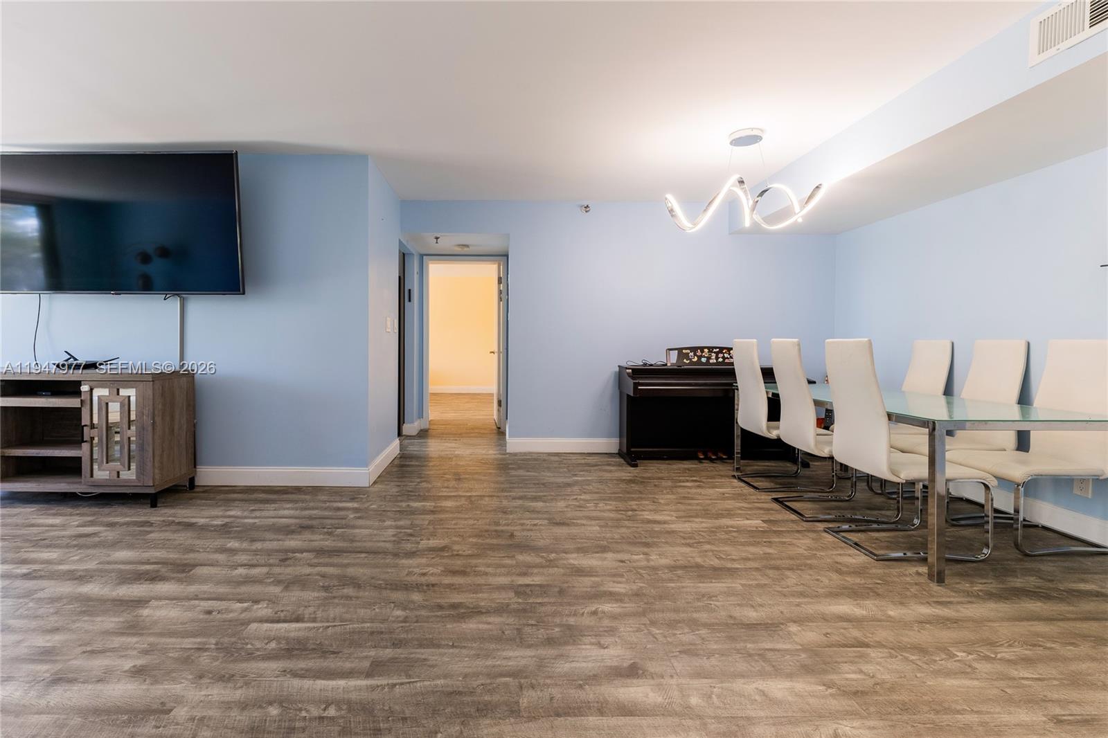 WINSTON TOWERS 700 CONDO - Residential Lease