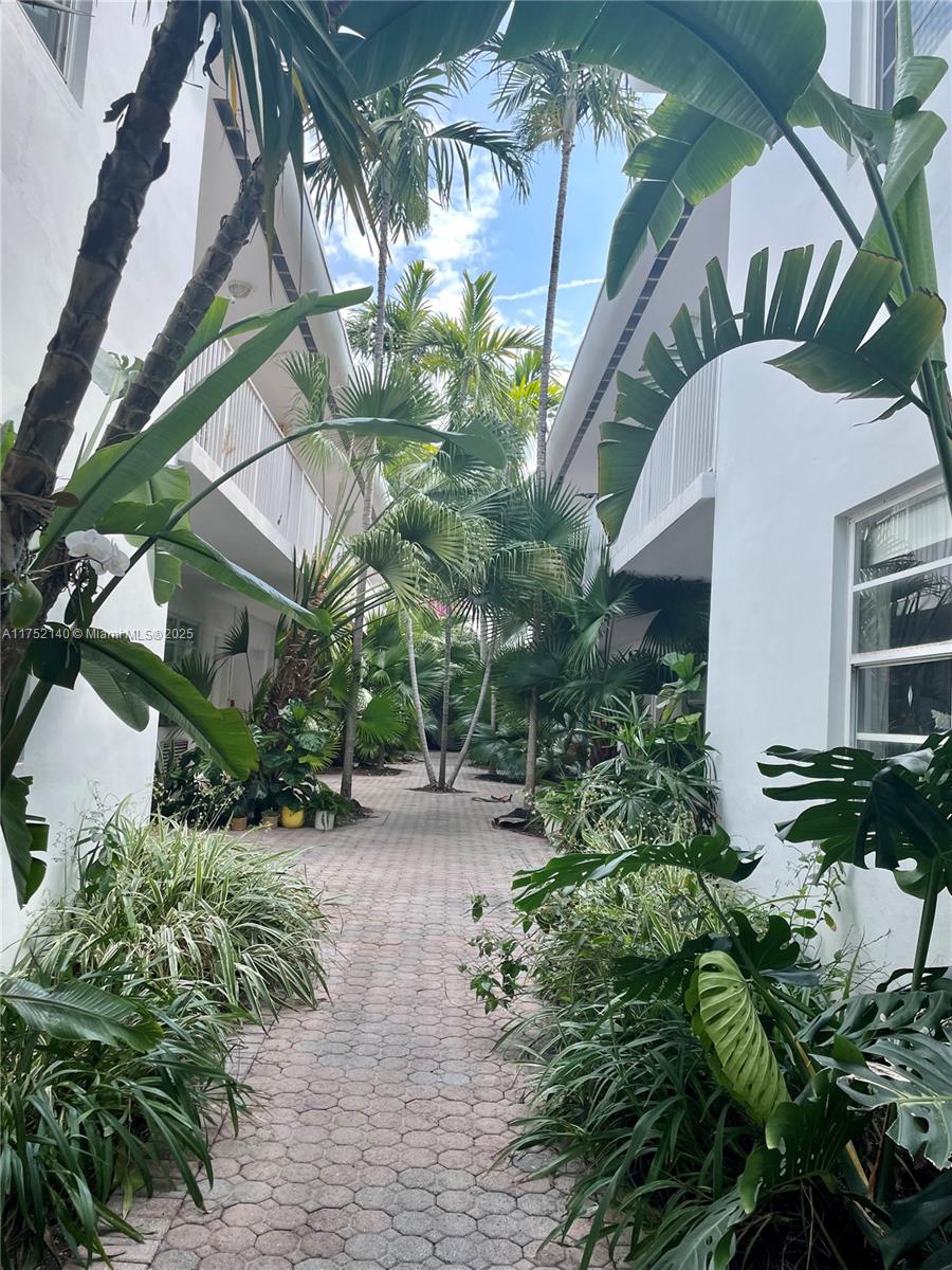 Rental Property at 901 Meridian Ave 104, Miami Beach, Miami-Dade County, Florida - Bedrooms: 1 
Bathrooms: 1  - $1,950 MO.