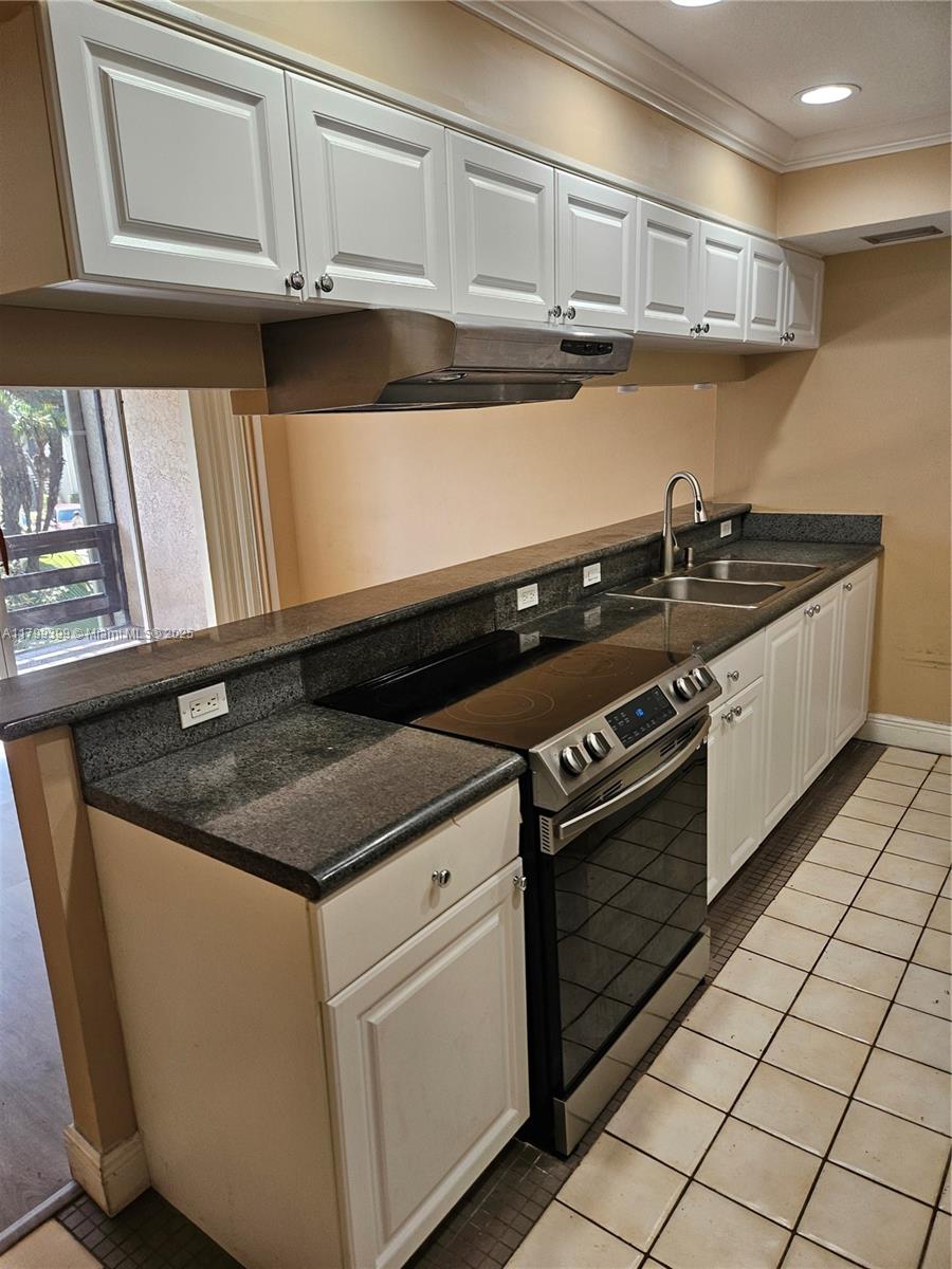 5320 NE 6th Ave D22