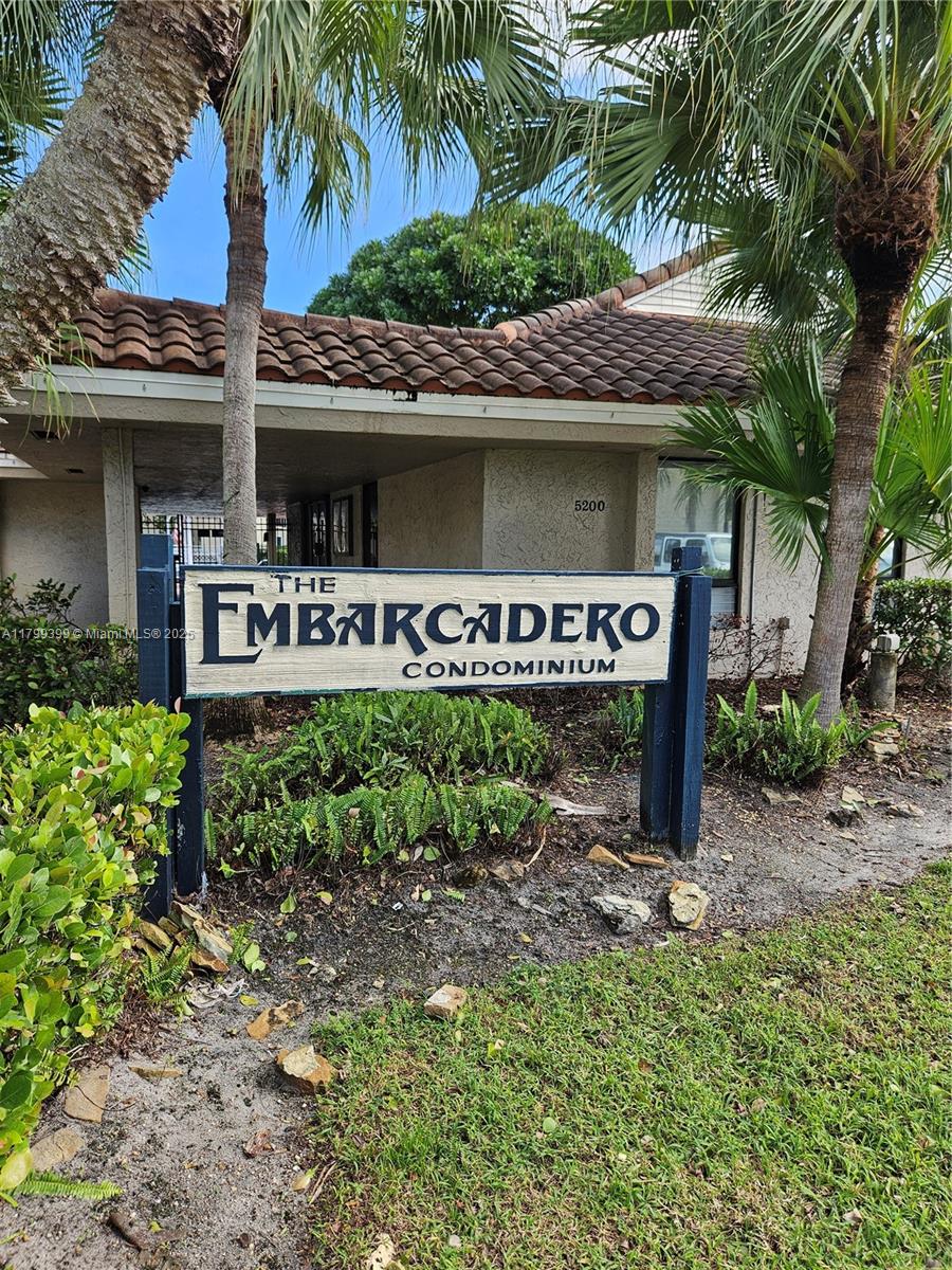 5320 NE 6th Ave D22
