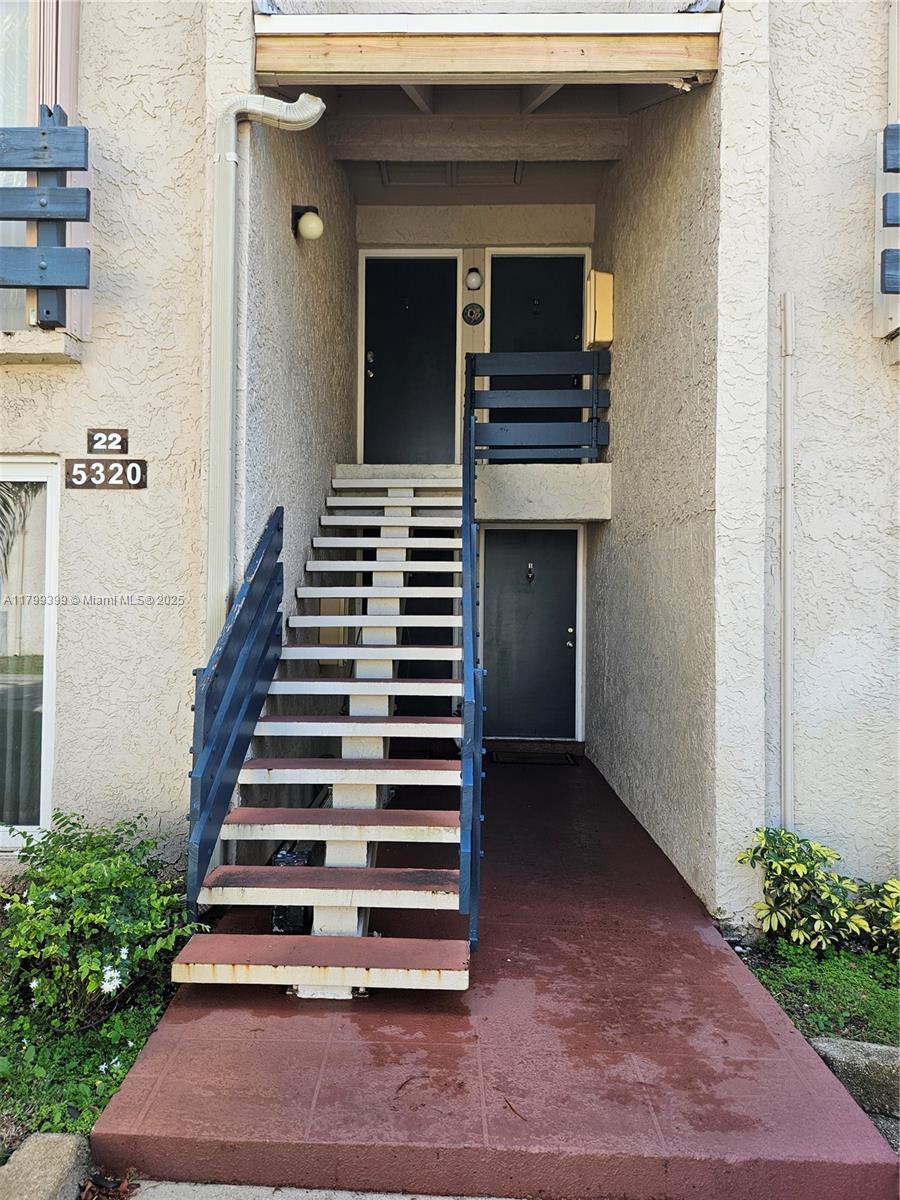 Rental Property at 5320 Ne 6th Ave D22, Oakland Park, Miami-Dade County, Florida - Bedrooms: 2 
Bathrooms: 1  - $1,900 MO.