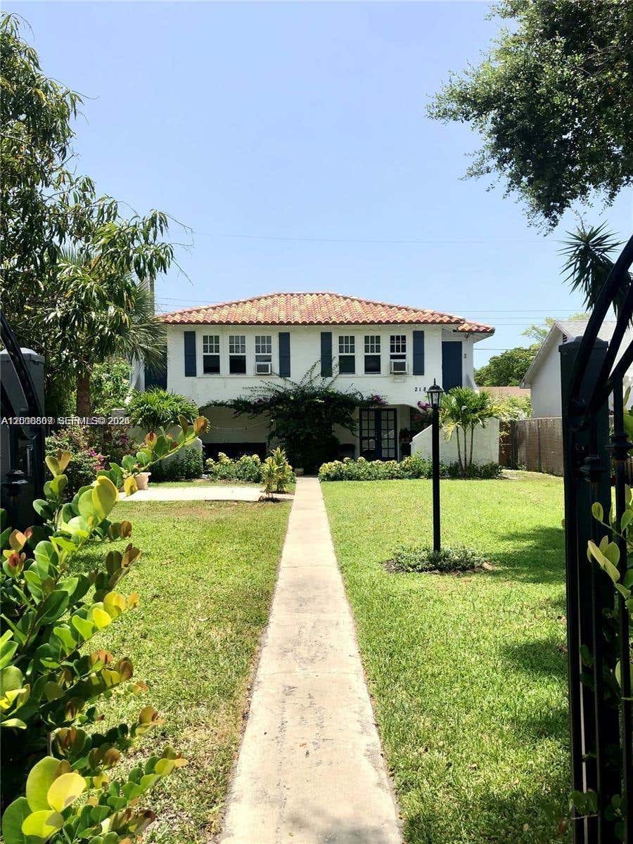 Photo of 218 S M St, Lake Worth, FL 33460 (MLS # A12008809)
