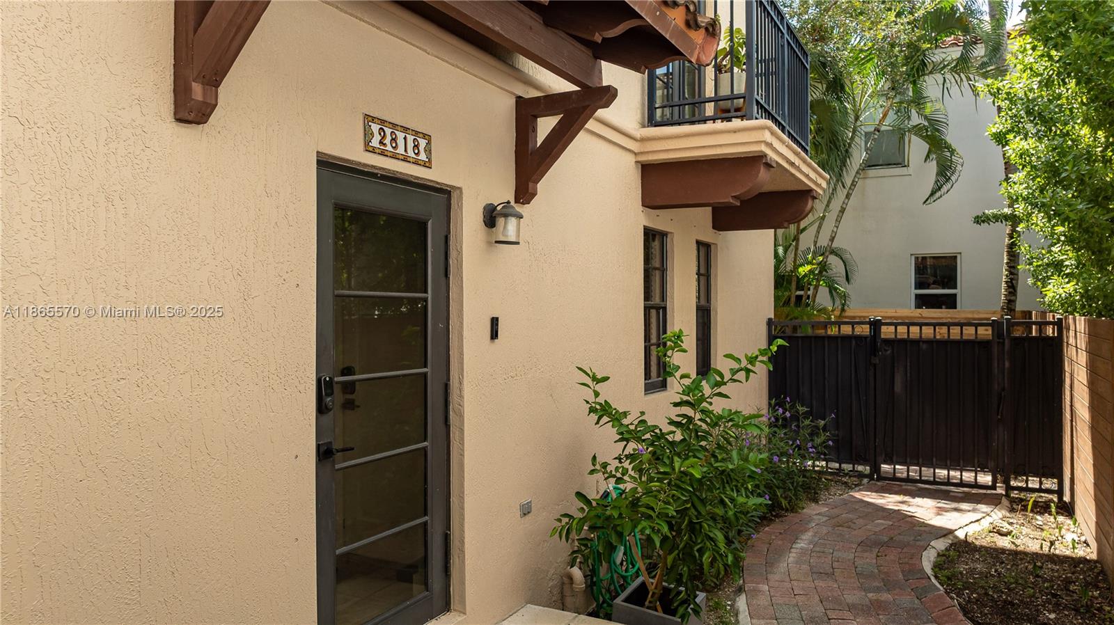 2818 Coconut Ave 2818
