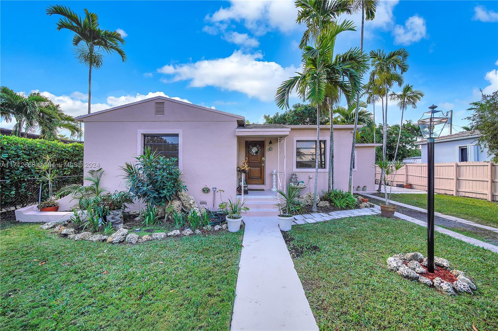 6750 Sw 29th St, Miami, Broward County, Florida - 3 Bedrooms  
2 Bathrooms - 