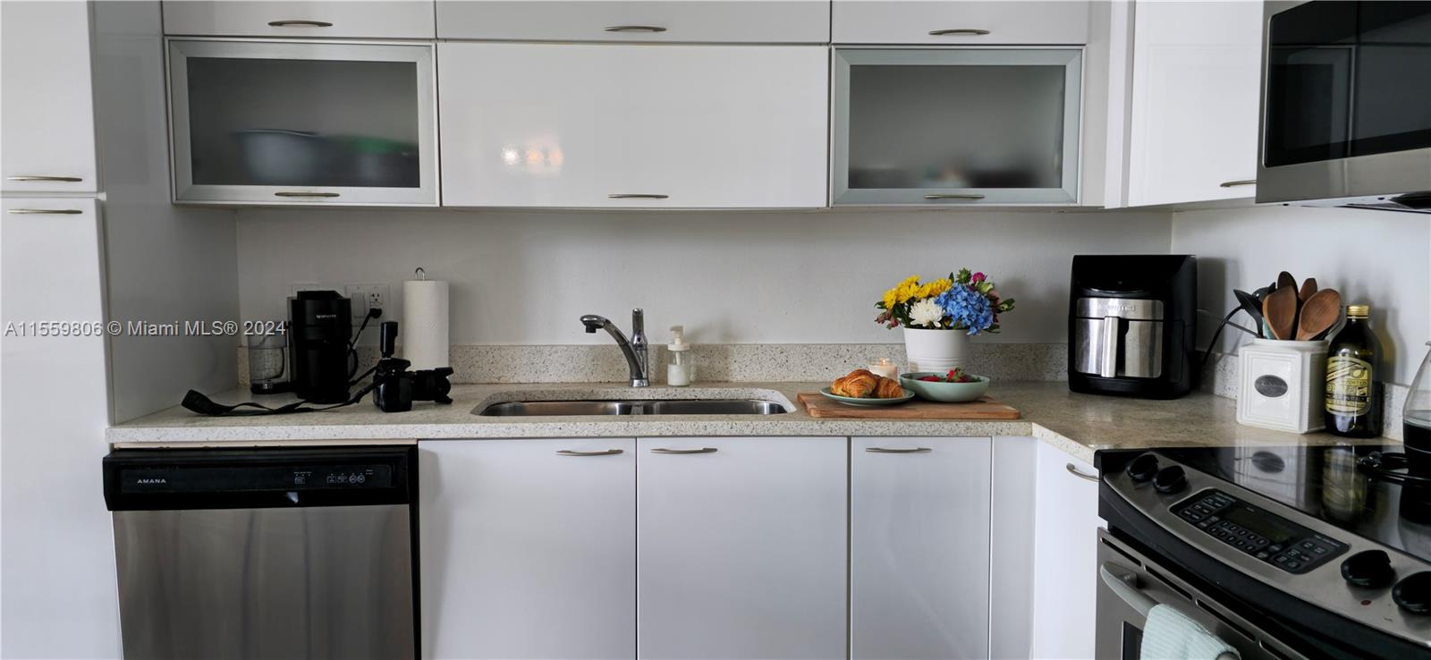 THE LOFT DOWNTOWN CONDO - Residential Lease