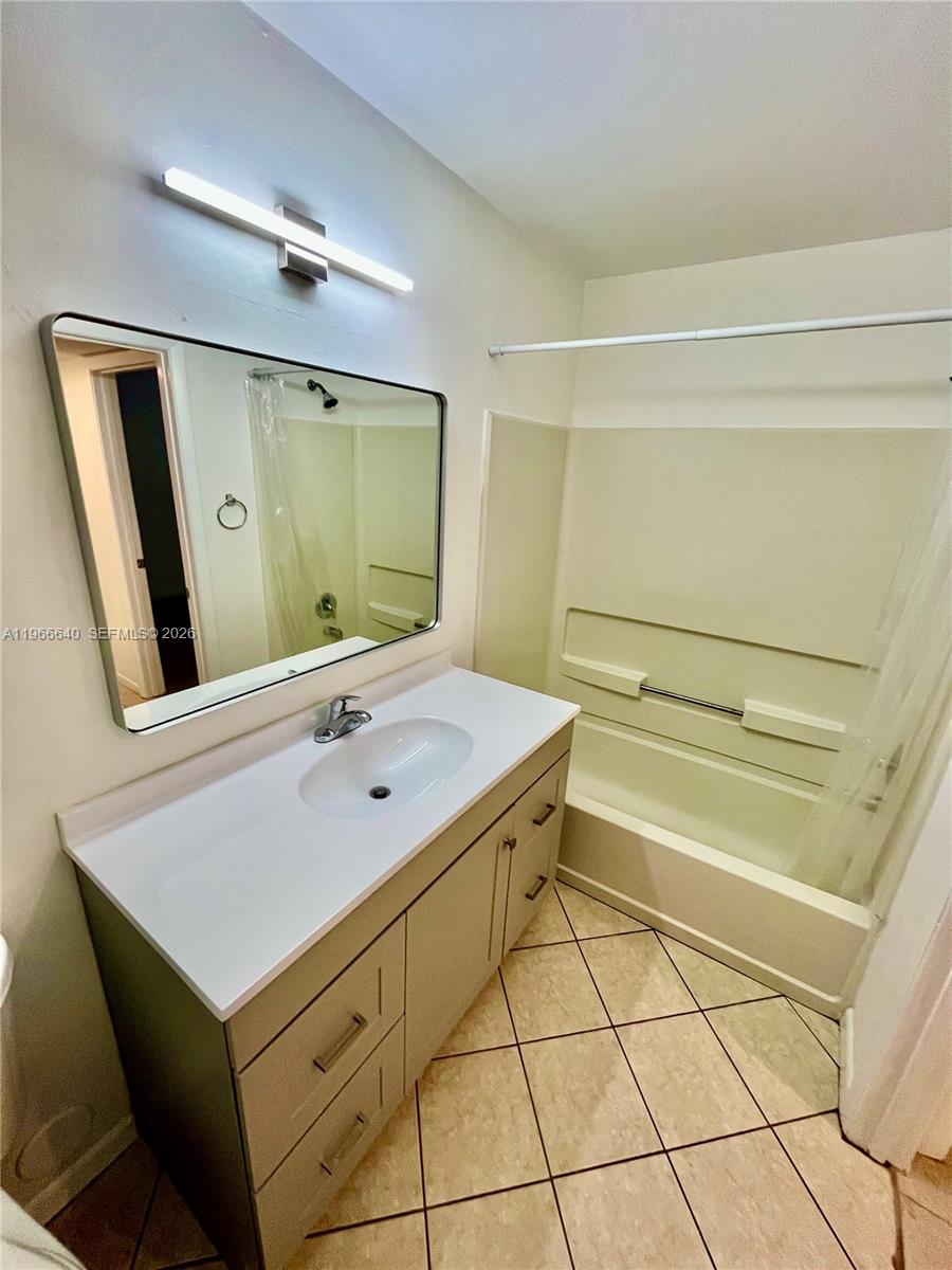 CASABLANCA ISLES CONDO - Residential Lease