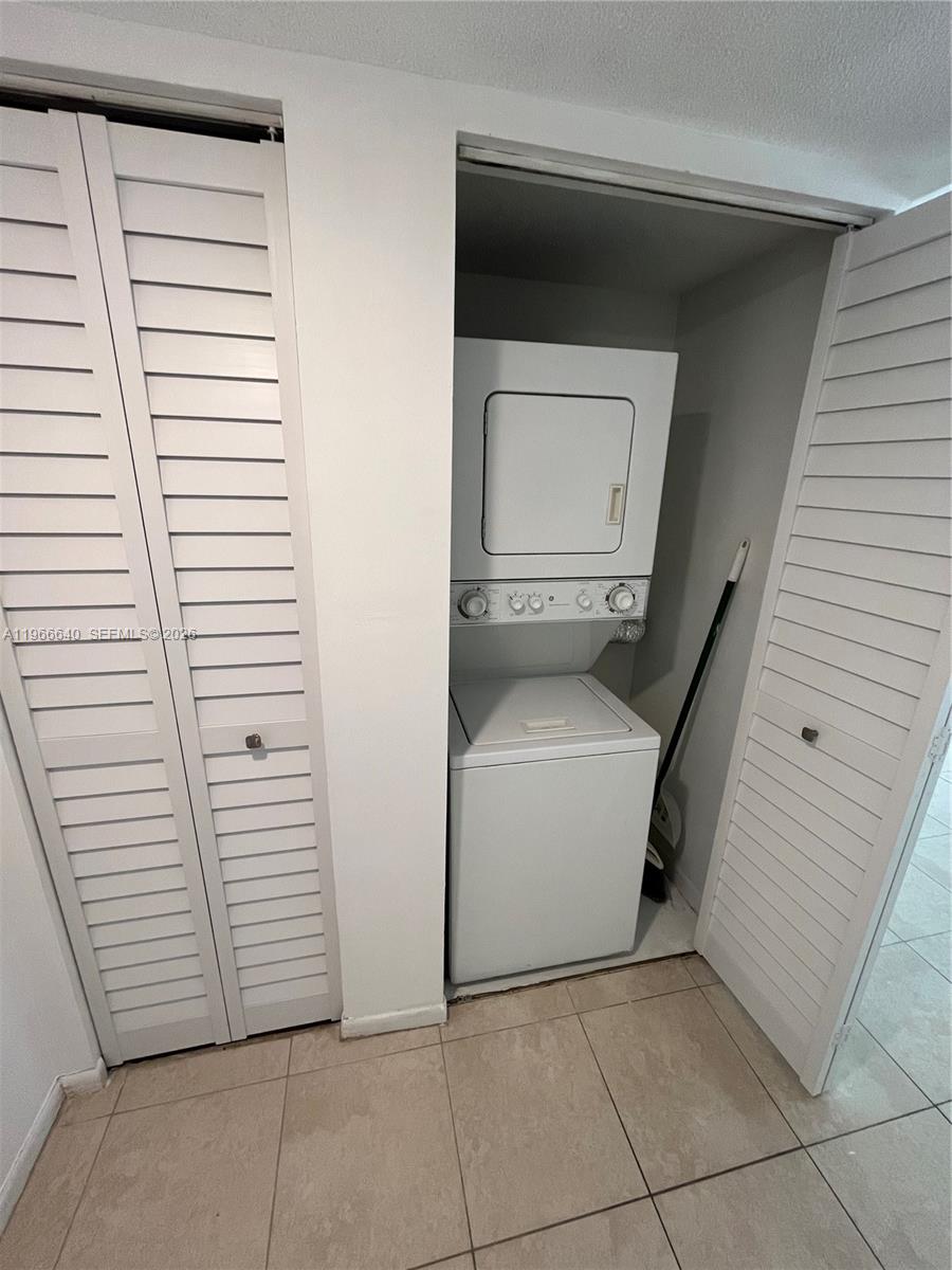 CASABLANCA ISLES CONDO - Residential Lease