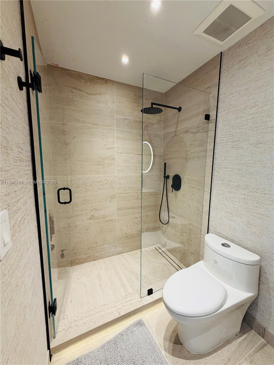 PALM GARDENS AT DORAL CON - Residential Lease