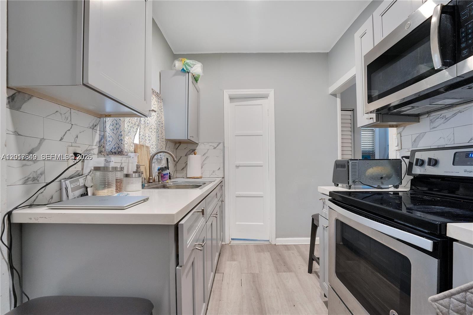 BISCAYNE AVE TRACT - Residential Income