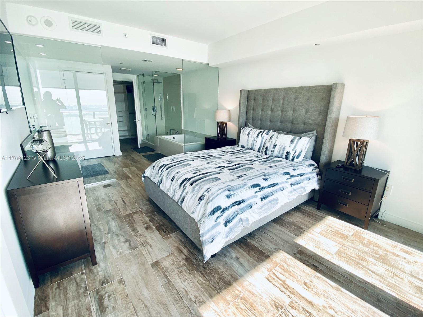 PARAISO BAY CONDO - Residential