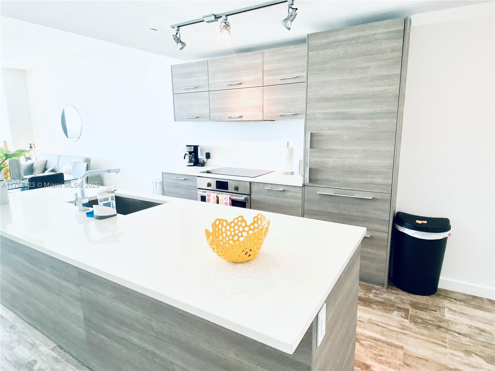 PARAISO BAY CONDO - Residential