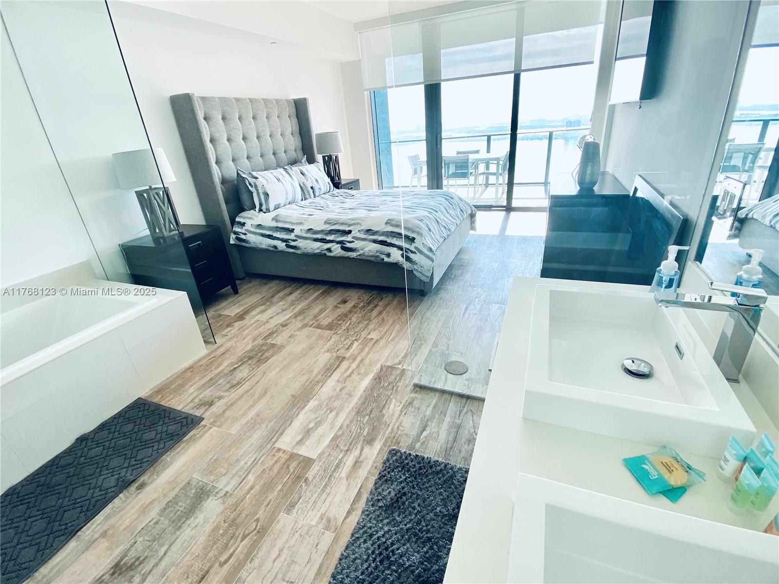 PARAISO BAY CONDO - Residential
