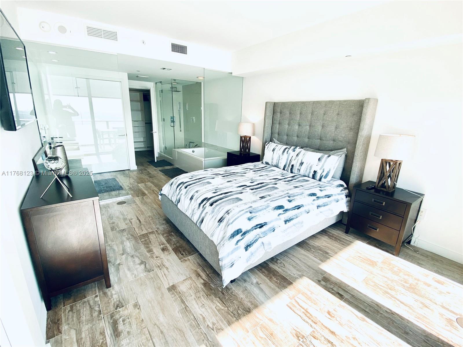 PARAISO BAY CONDO - Residential