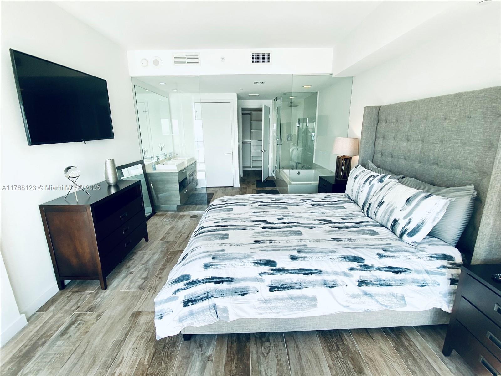 PARAISO BAY CONDO - Residential