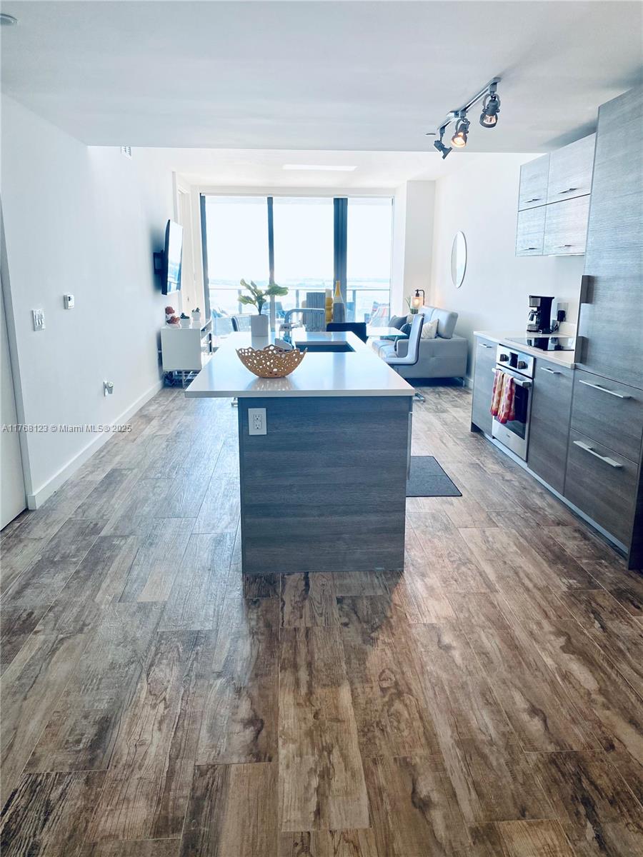 PARAISO BAY CONDO - Residential