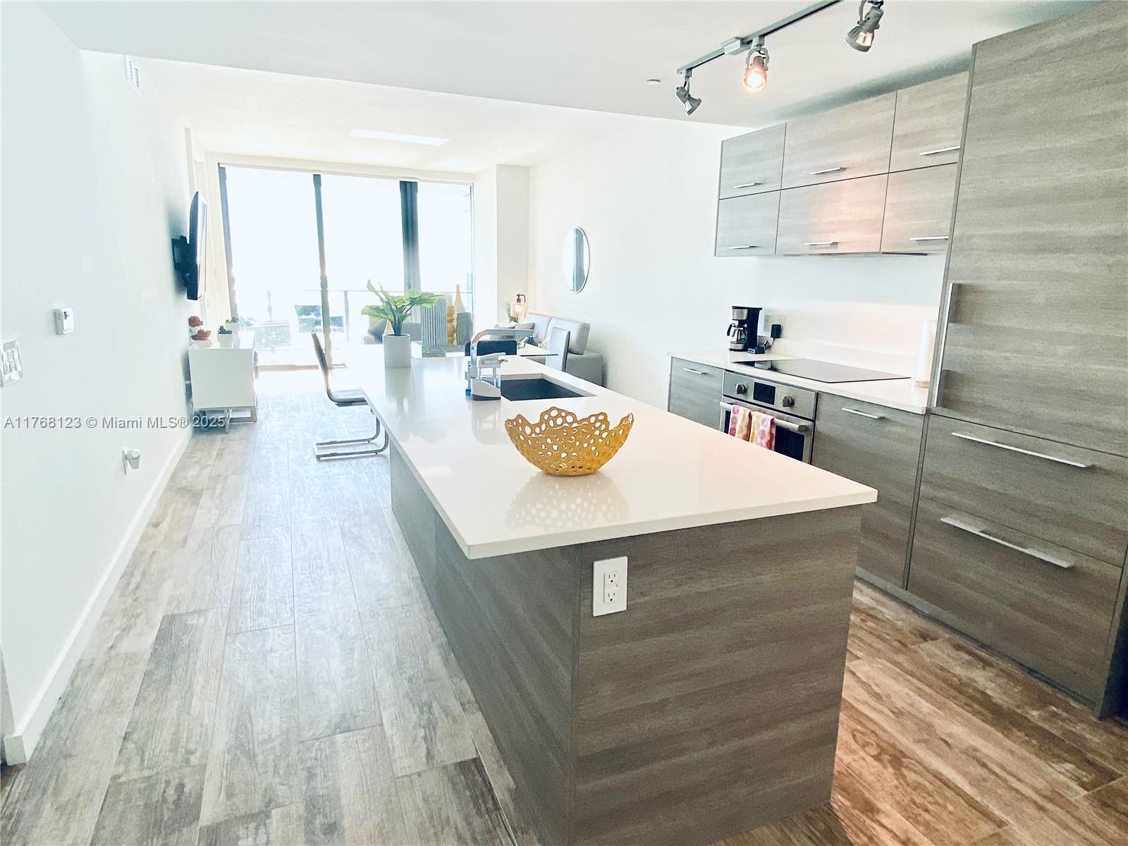 PARAISO BAY CONDO - Residential