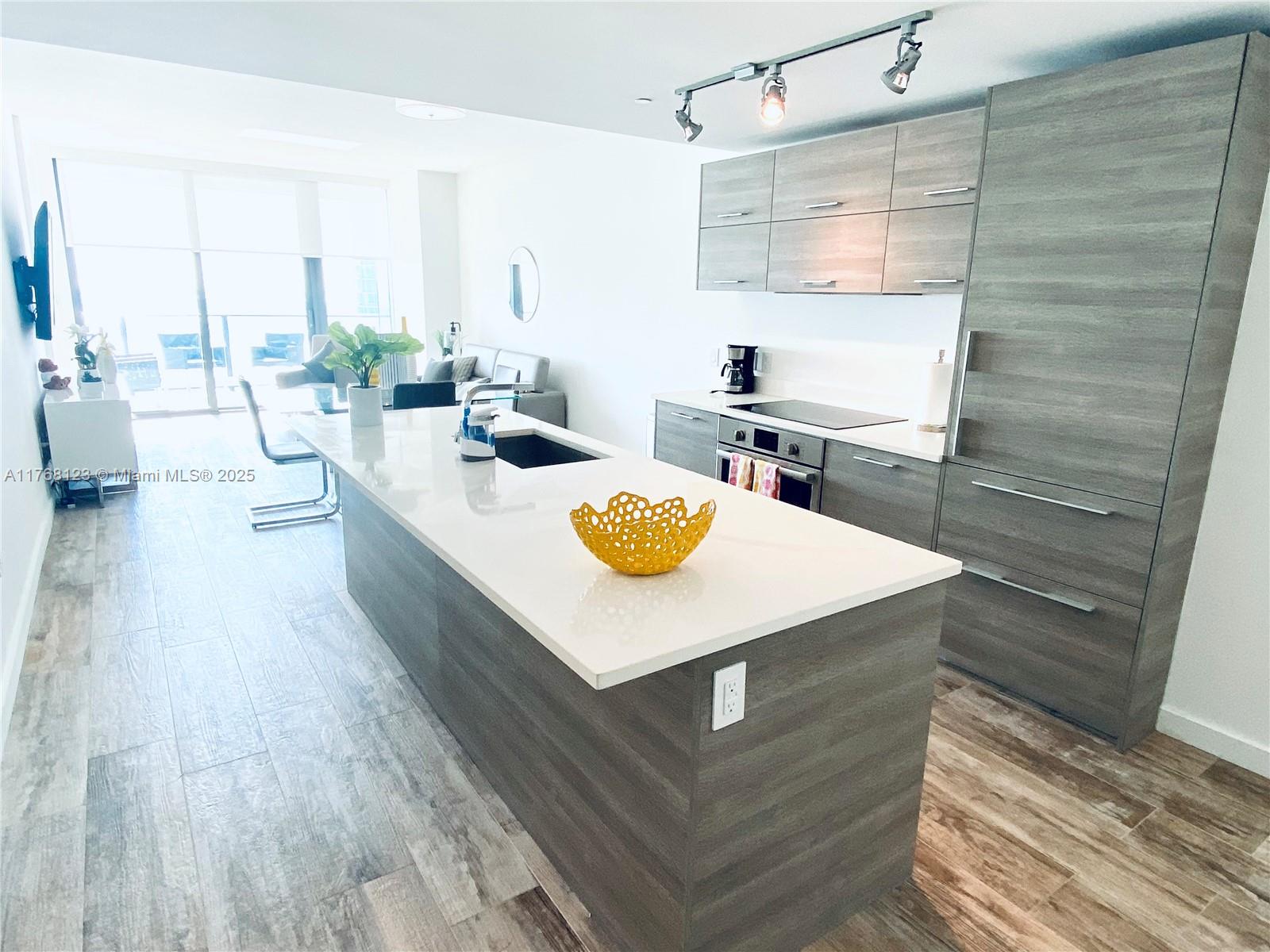 PARAISO BAY CONDO - Residential