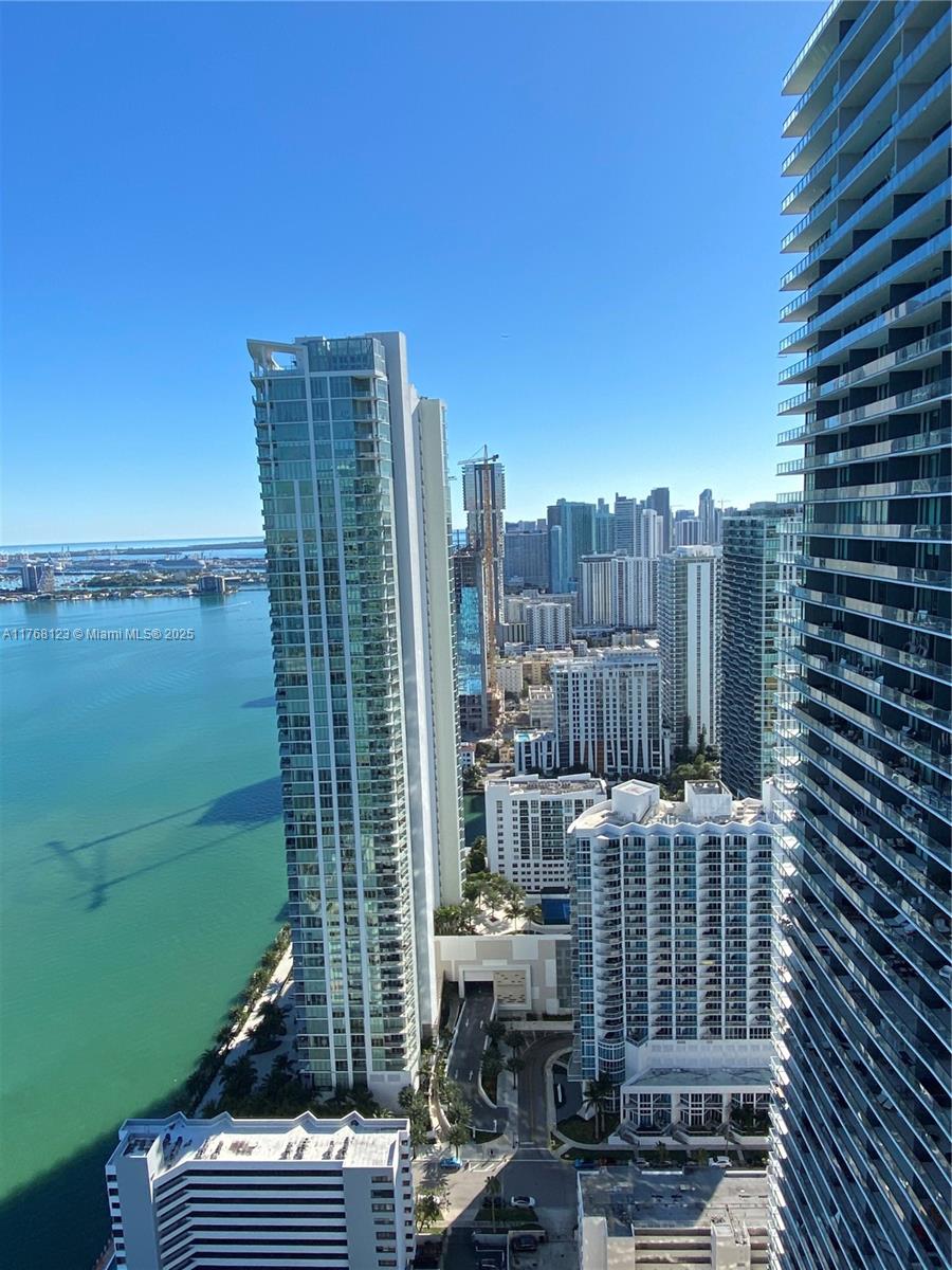 PARAISO BAY CONDO - Residential