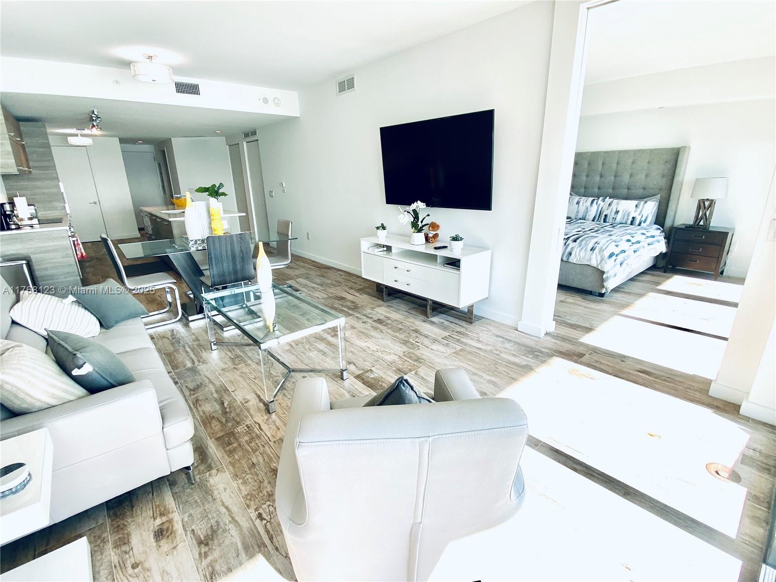 PARAISO BAY CONDO - Residential