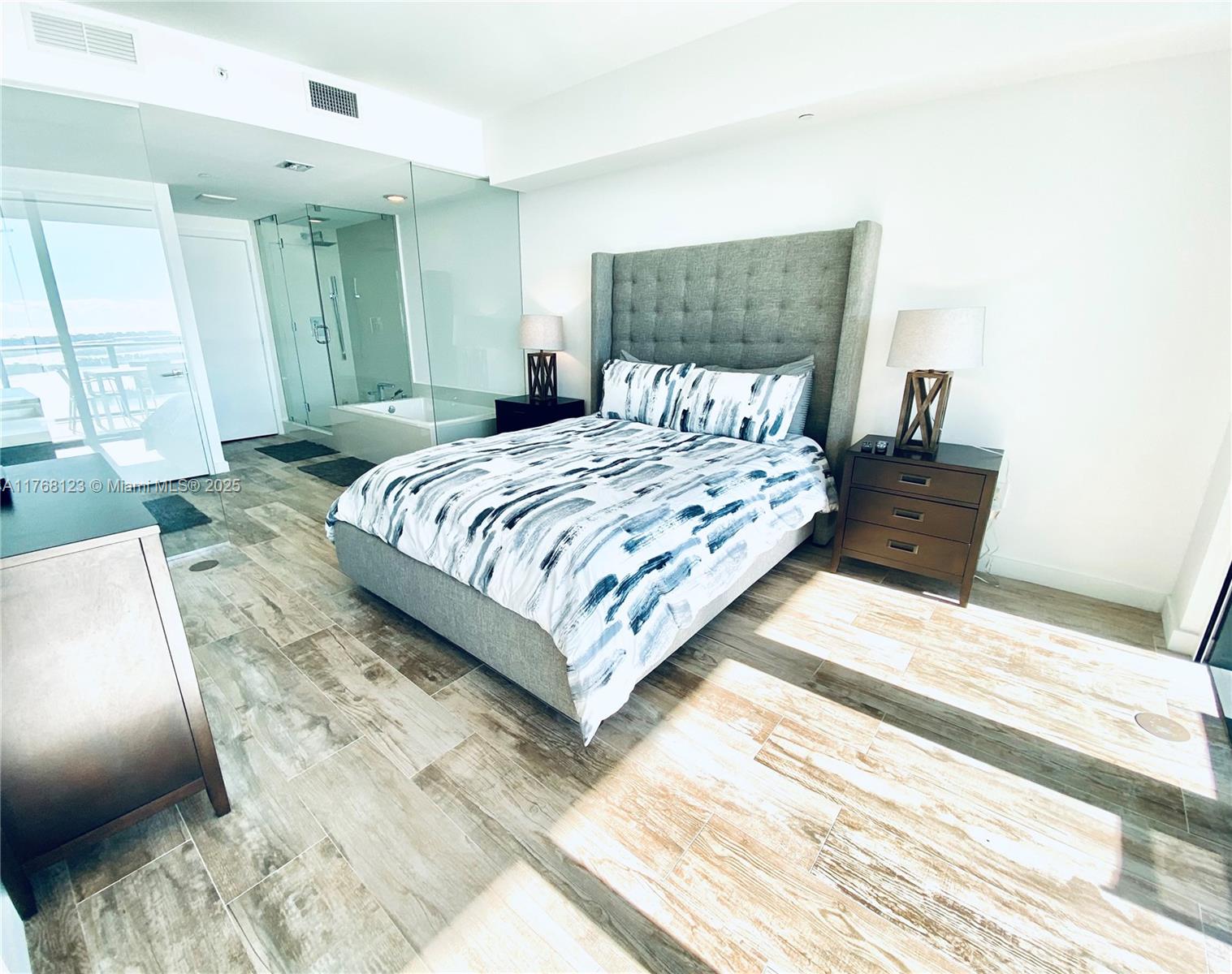 PARAISO BAY CONDO - Residential