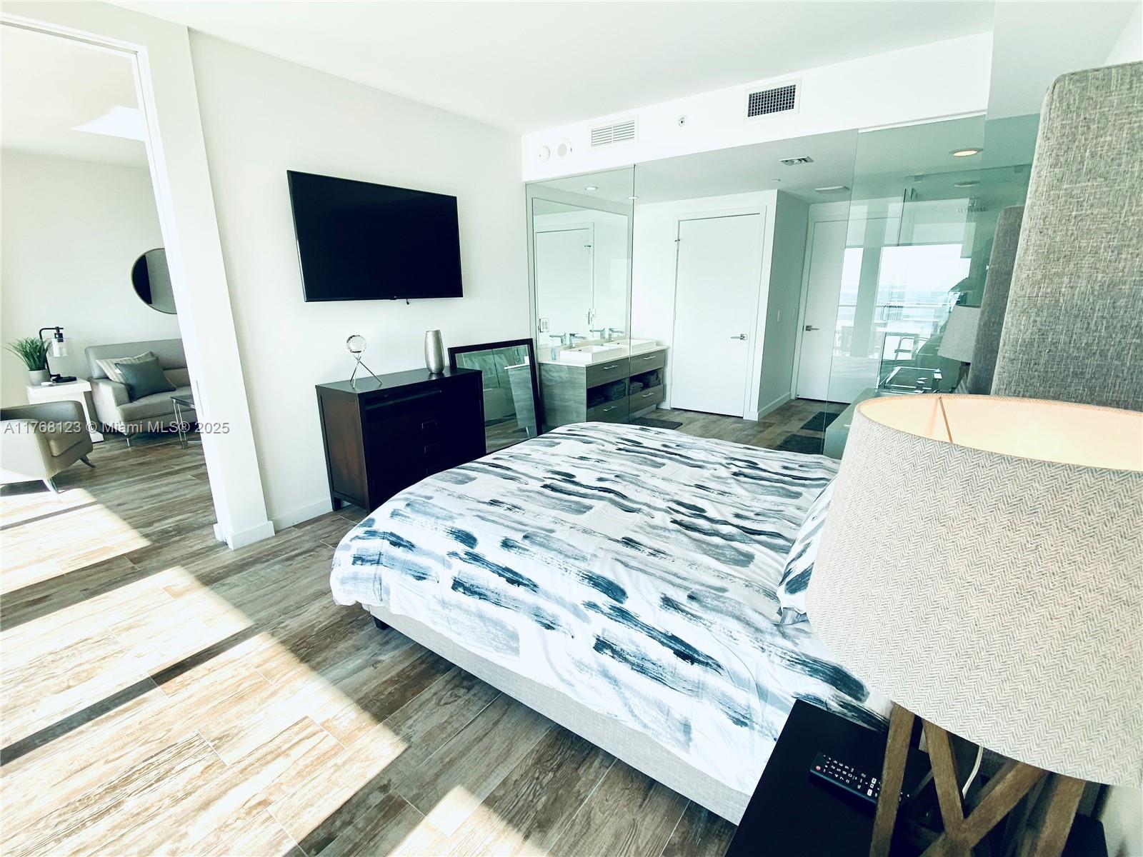 PARAISO BAY CONDO - Residential