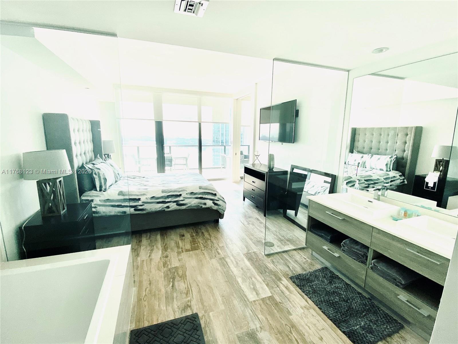 PARAISO BAY CONDO - Residential