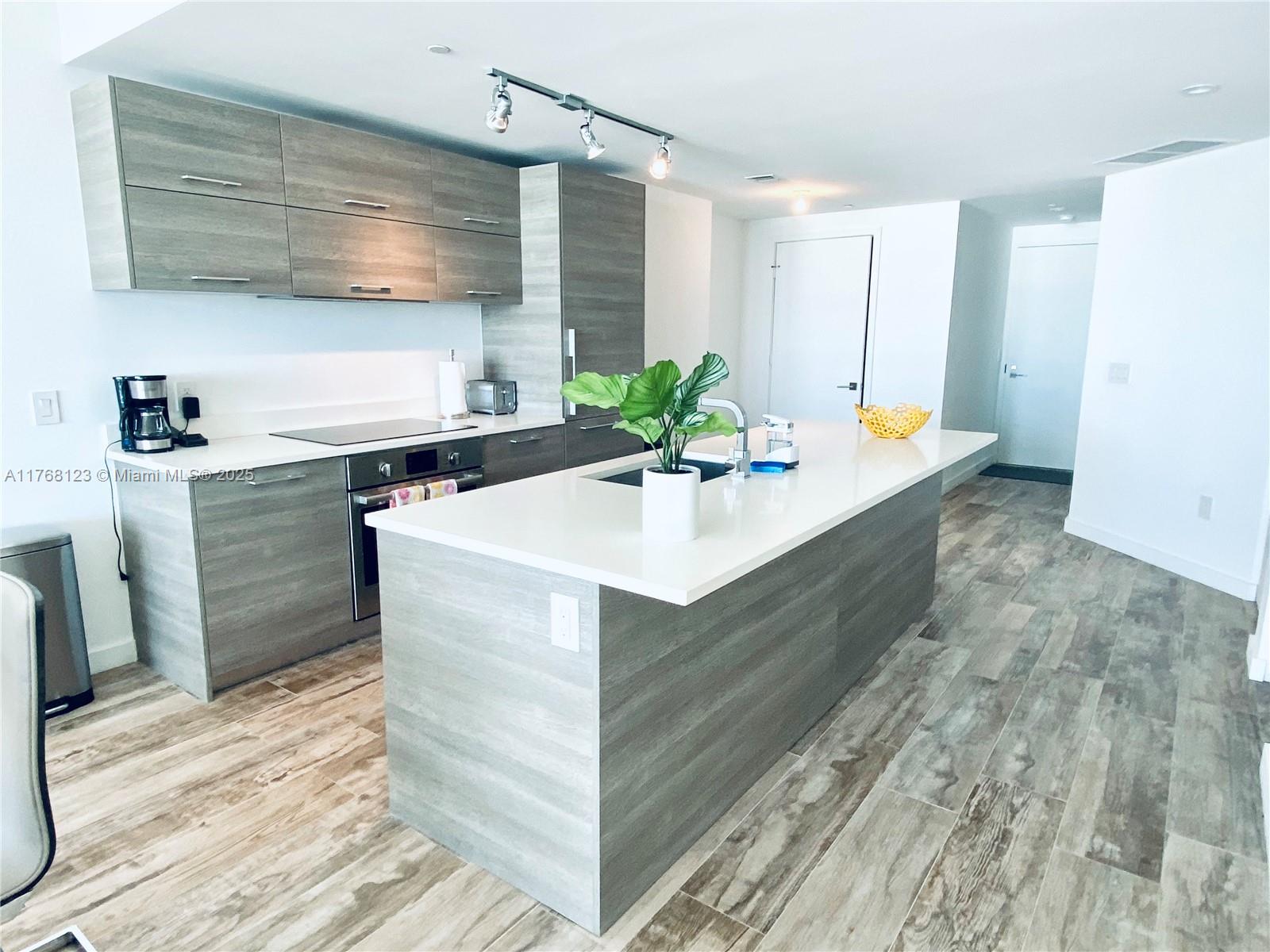 PARAISO BAY CONDO - Residential