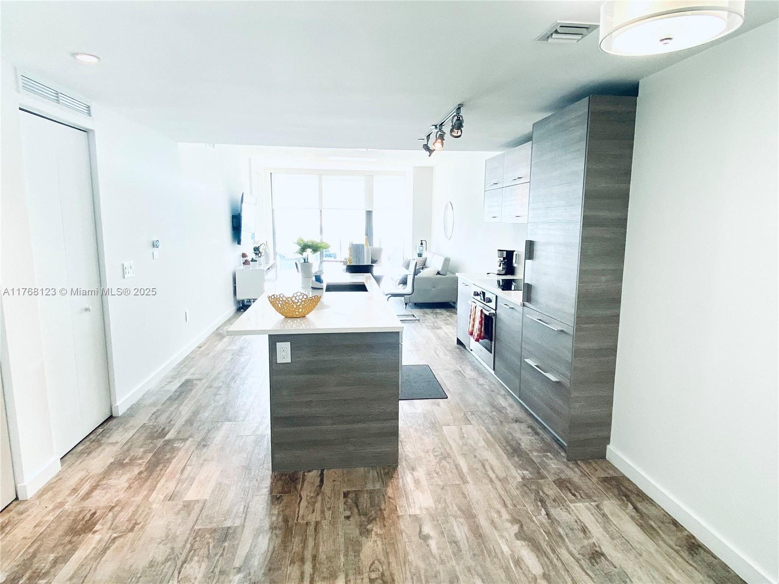 PARAISO BAY CONDO - Residential