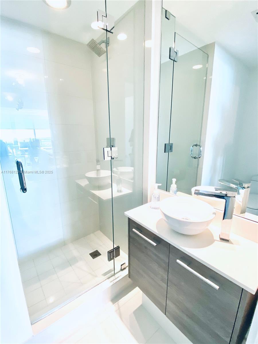PARAISO BAY CONDO - Residential