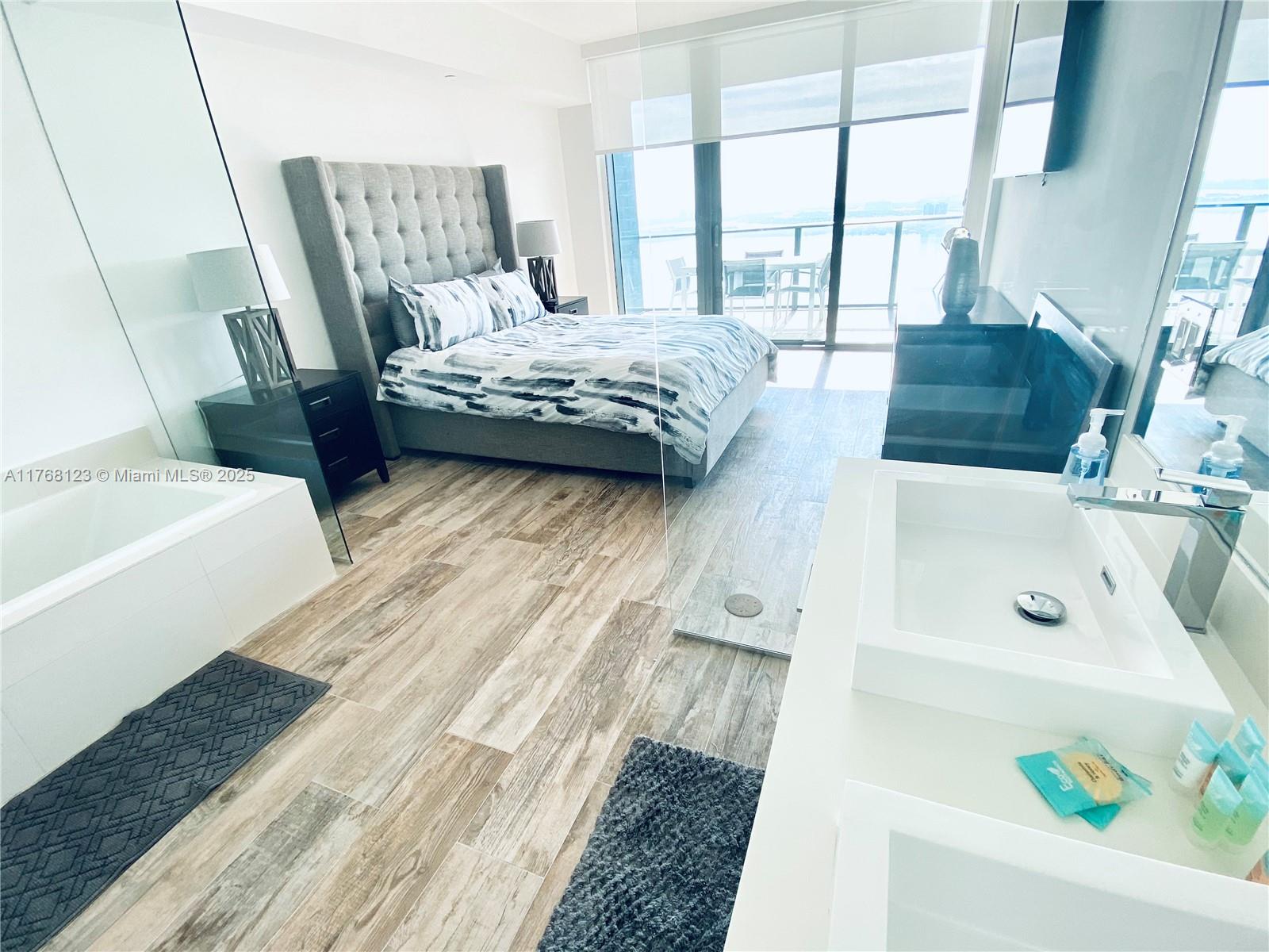 PARAISO BAY CONDO - Residential