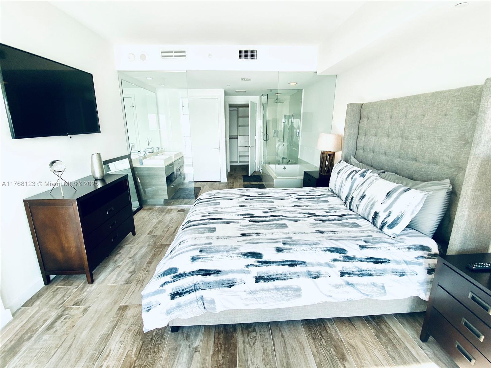 PARAISO BAY CONDO - Residential