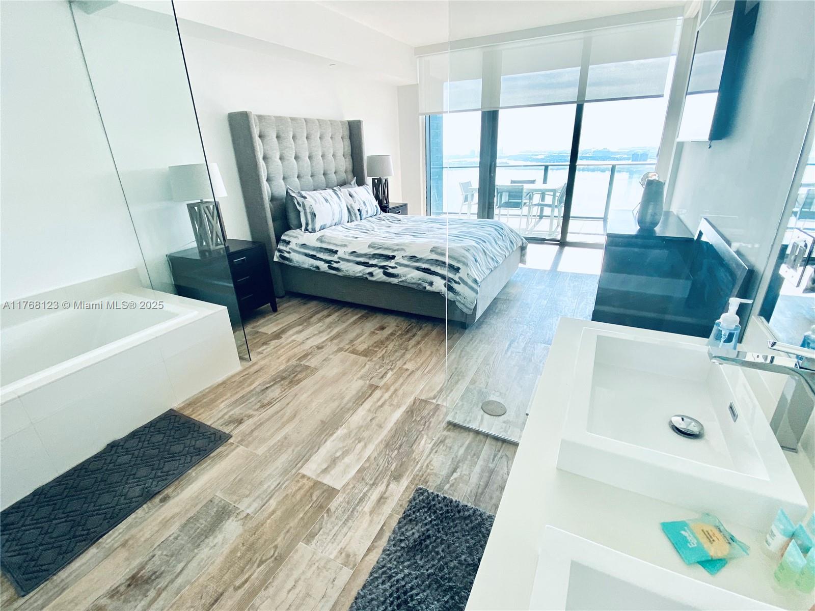 PARAISO BAY CONDO - Residential