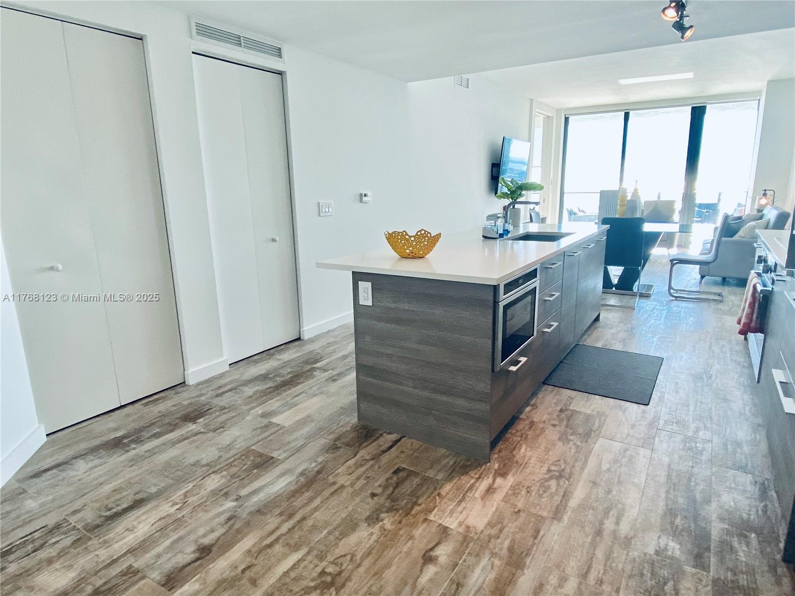 PARAISO BAY CONDO - Residential