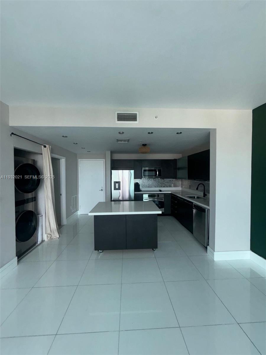 IVY CONDO - Residential Lease