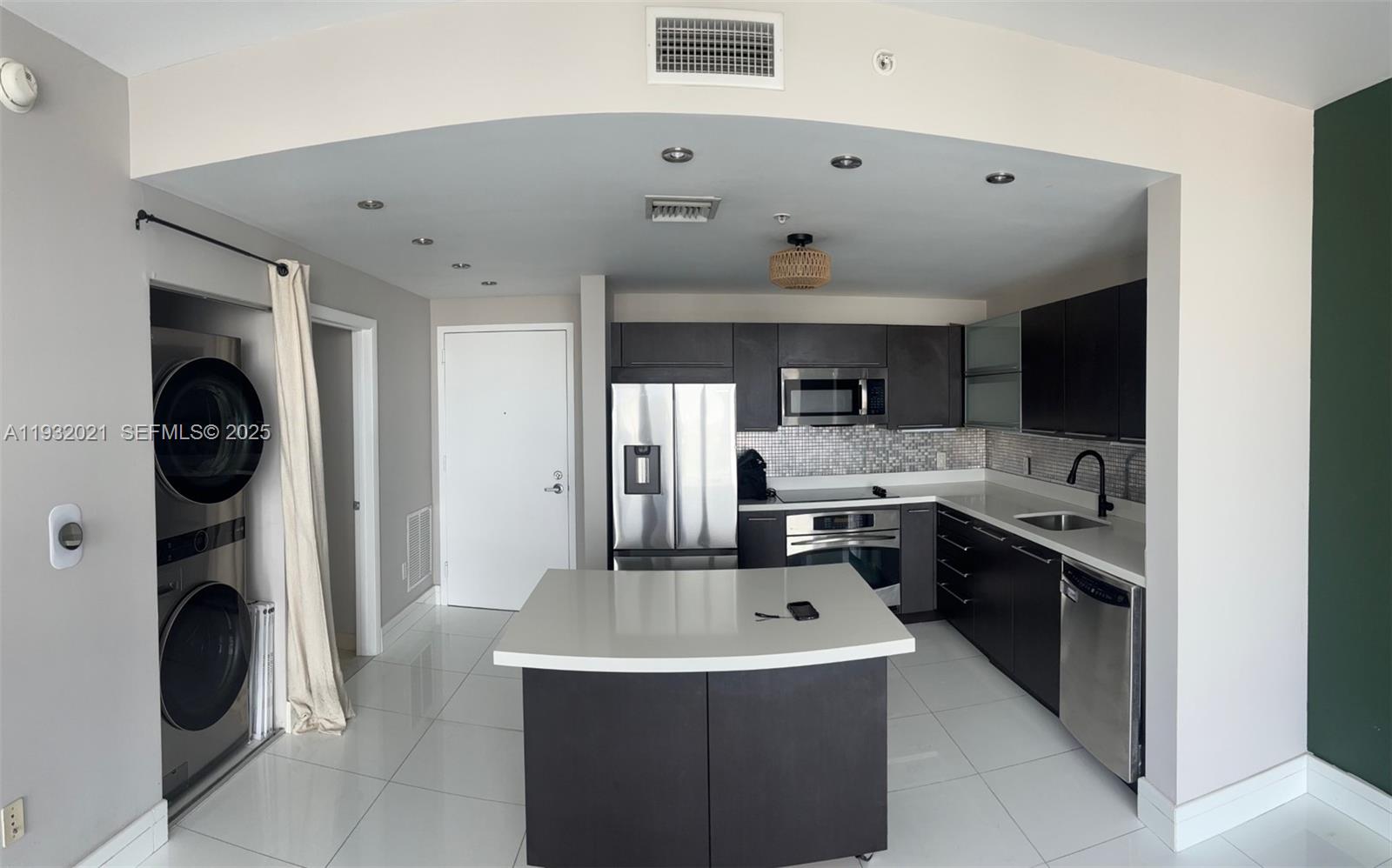 IVY CONDO - Residential Lease