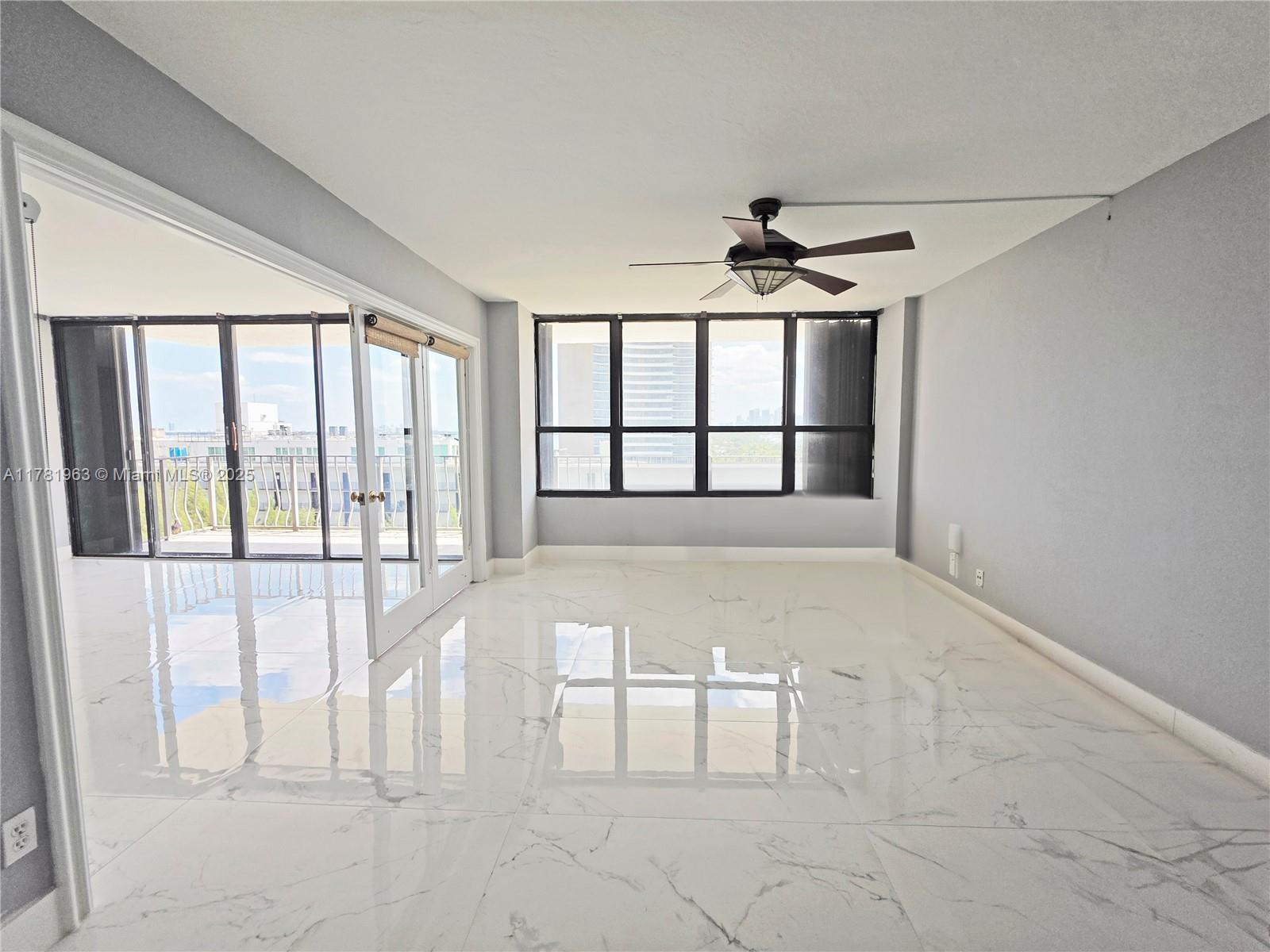 THE PALM BAY YACHT CLUB - Residential