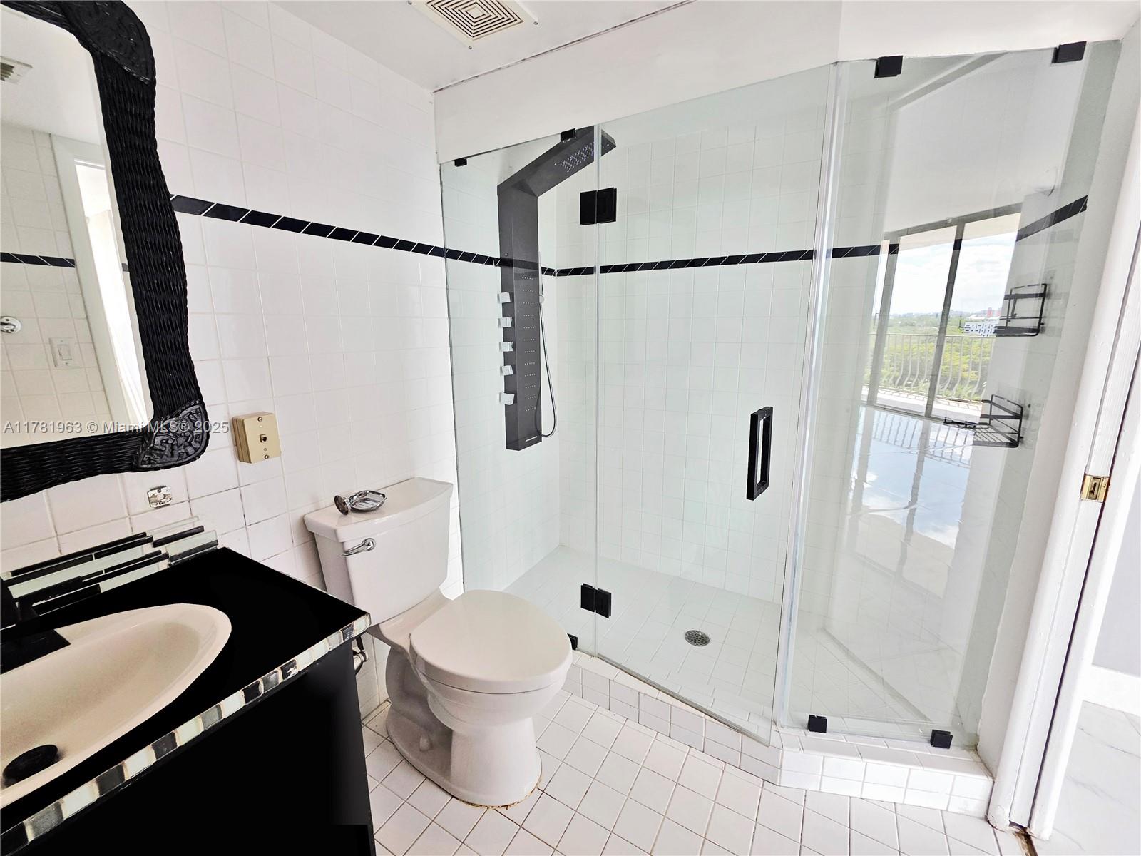 THE PALM BAY YACHT CLUB - Residential