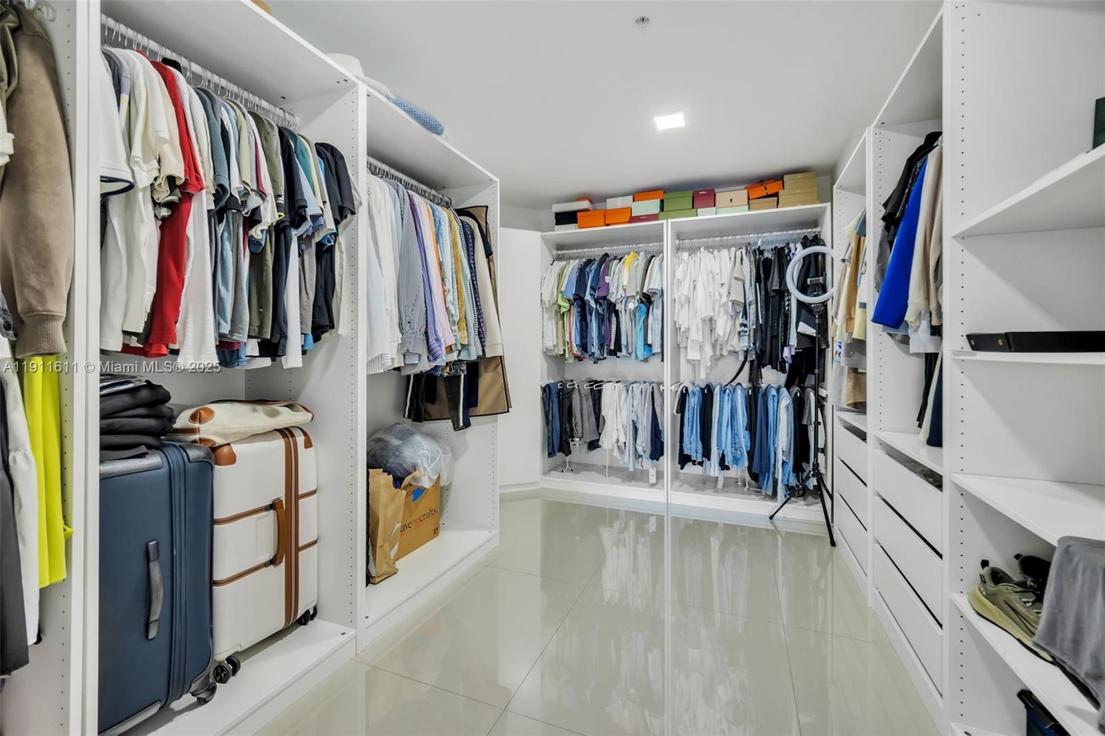 MARINA PALMS RESIDENCES N - Residential