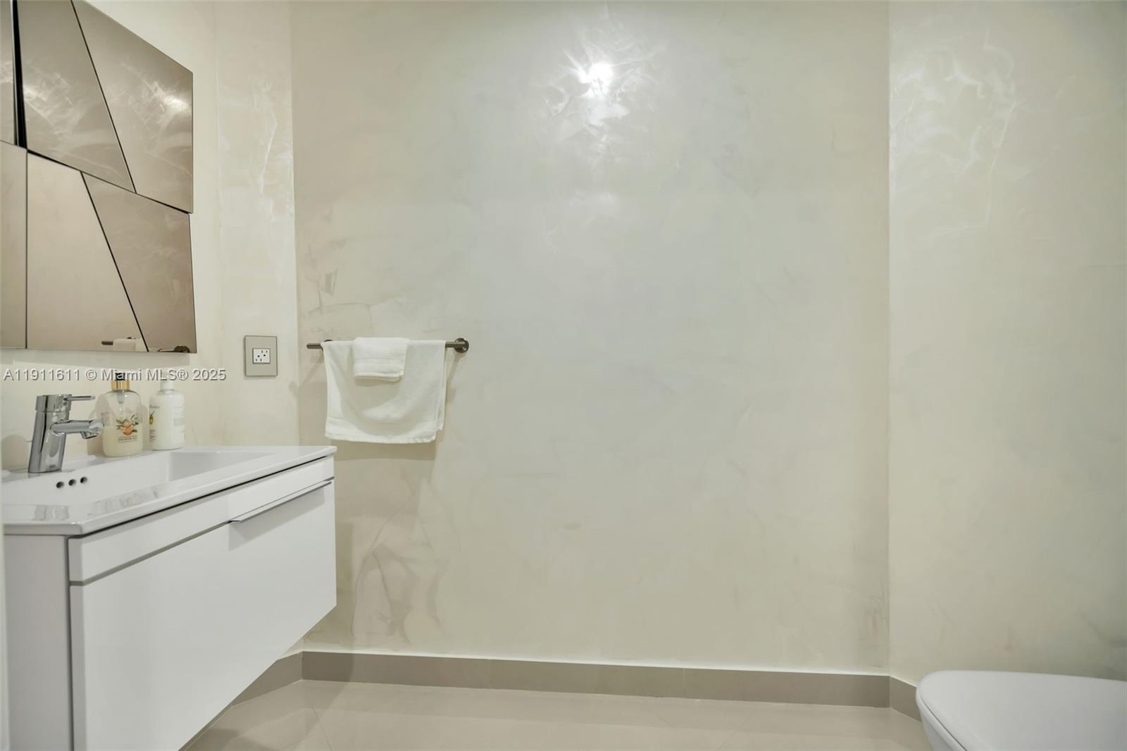 MARINA PALMS RESIDENCES N - Residential