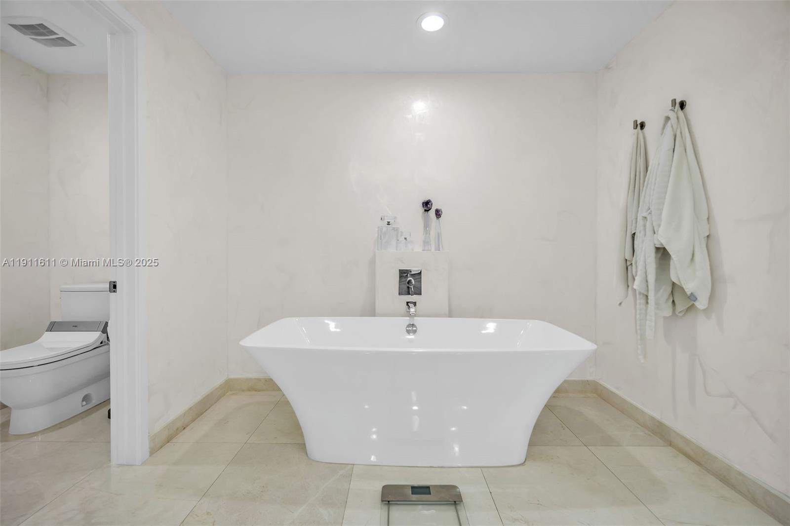 MARINA PALMS RESIDENCES N - Residential