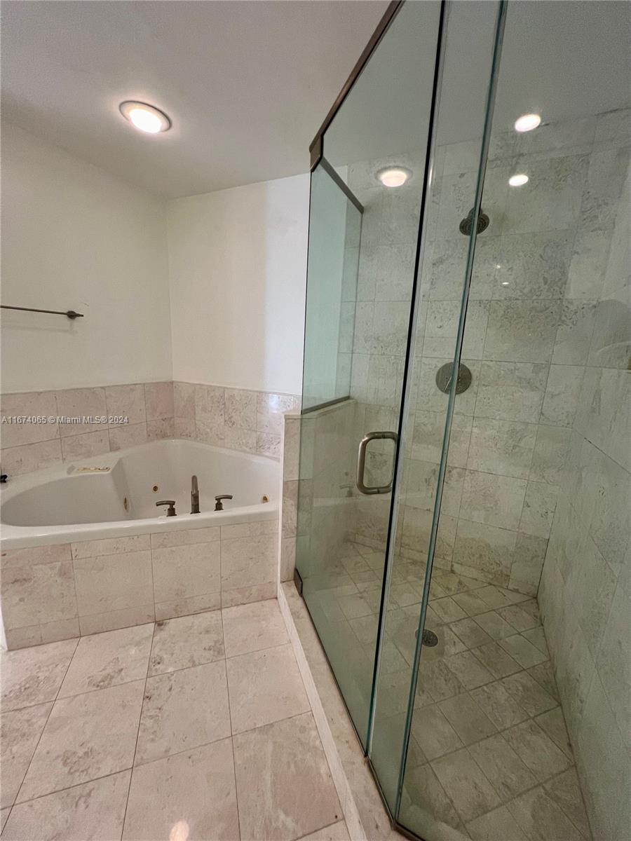 CARBONELL CONDO - Residential