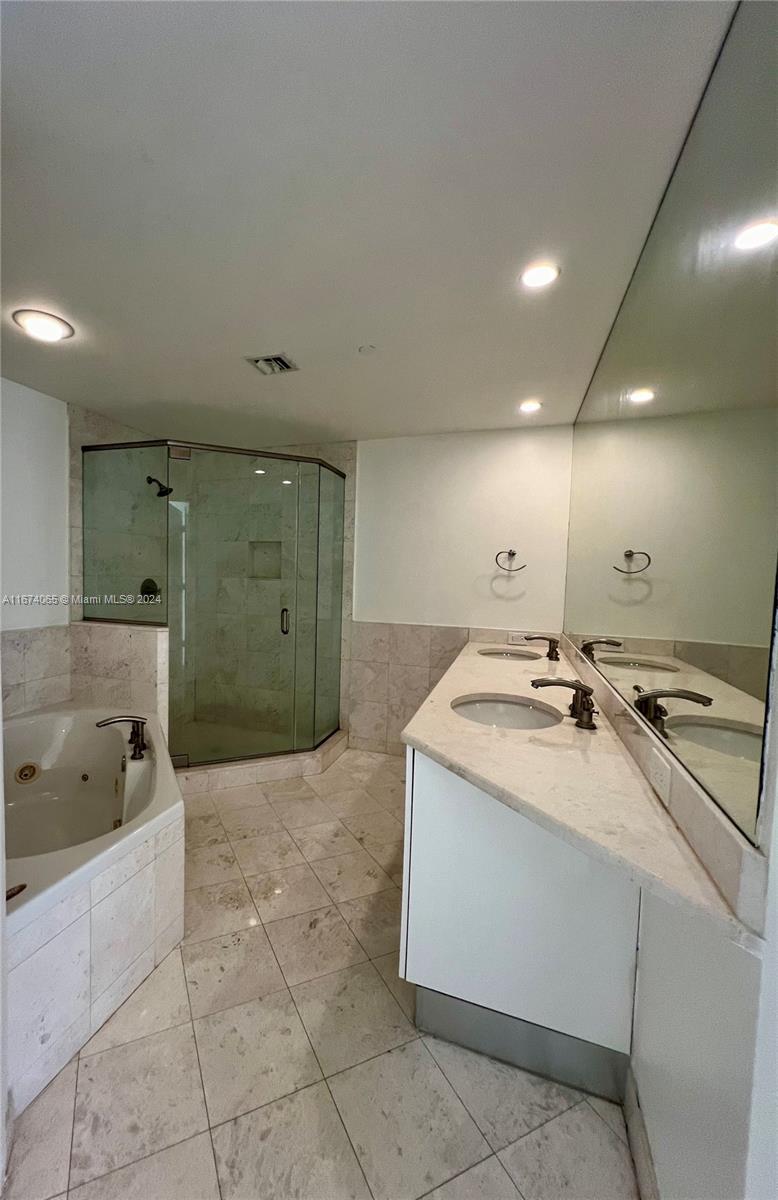 CARBONELL CONDO - Residential