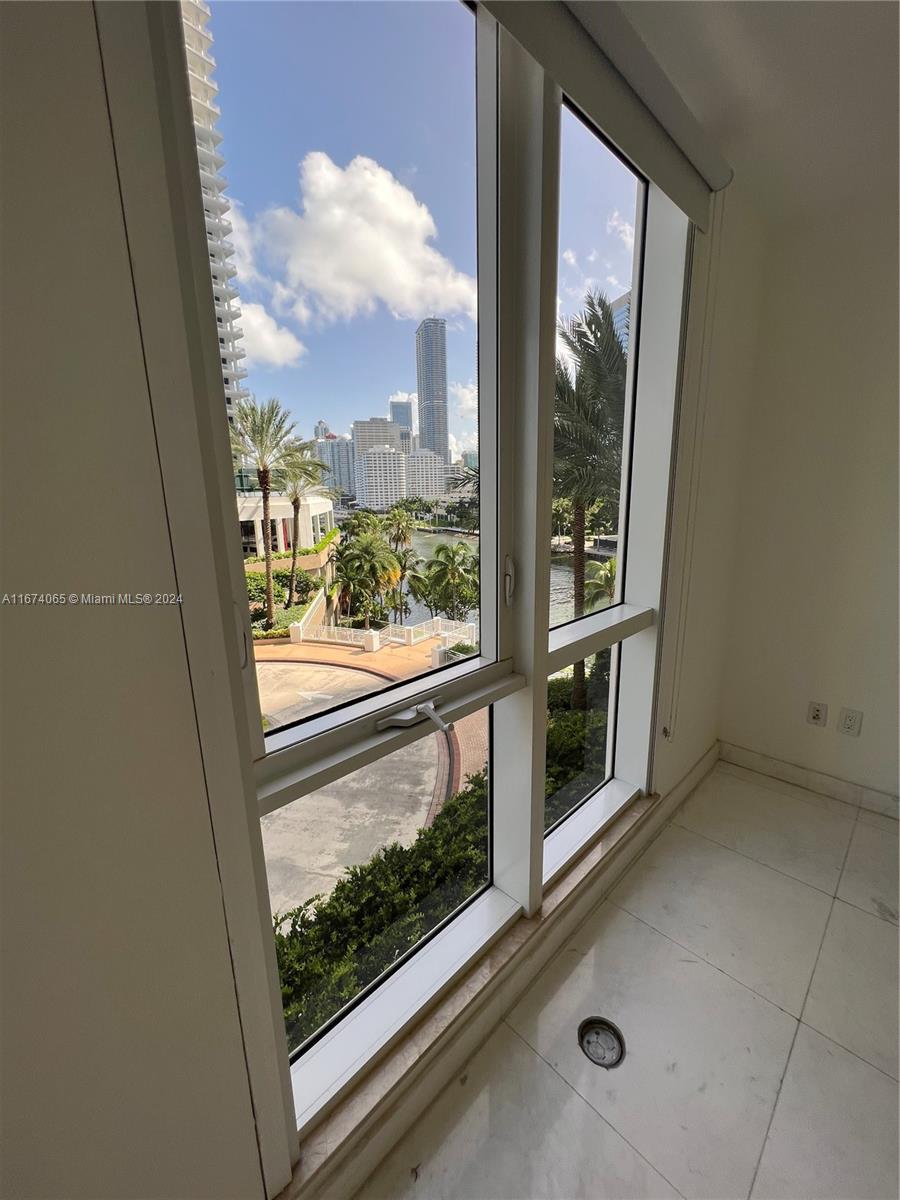 CARBONELL CONDO - Residential