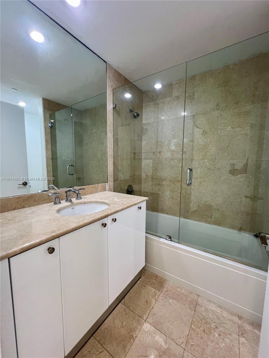 CARBONELL CONDO - Residential