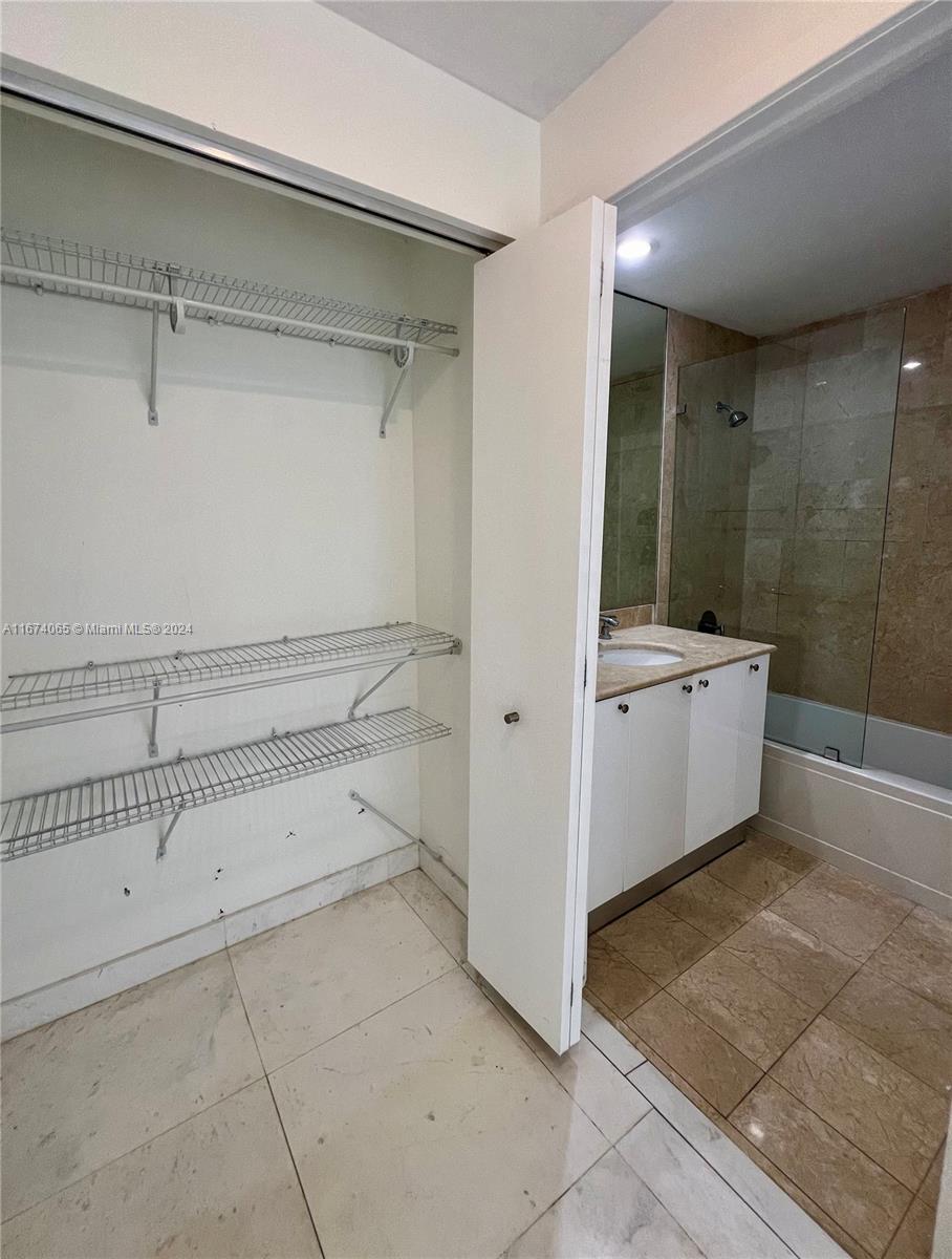 CARBONELL CONDO - Residential
