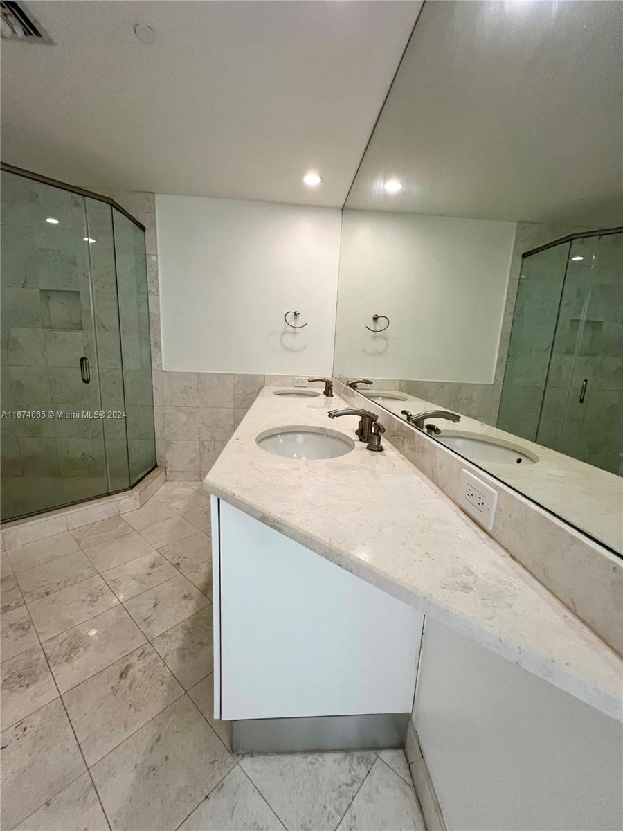 CARBONELL CONDO - Residential