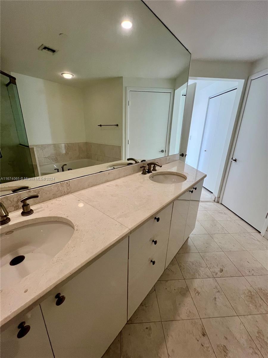 CARBONELL CONDO - Residential