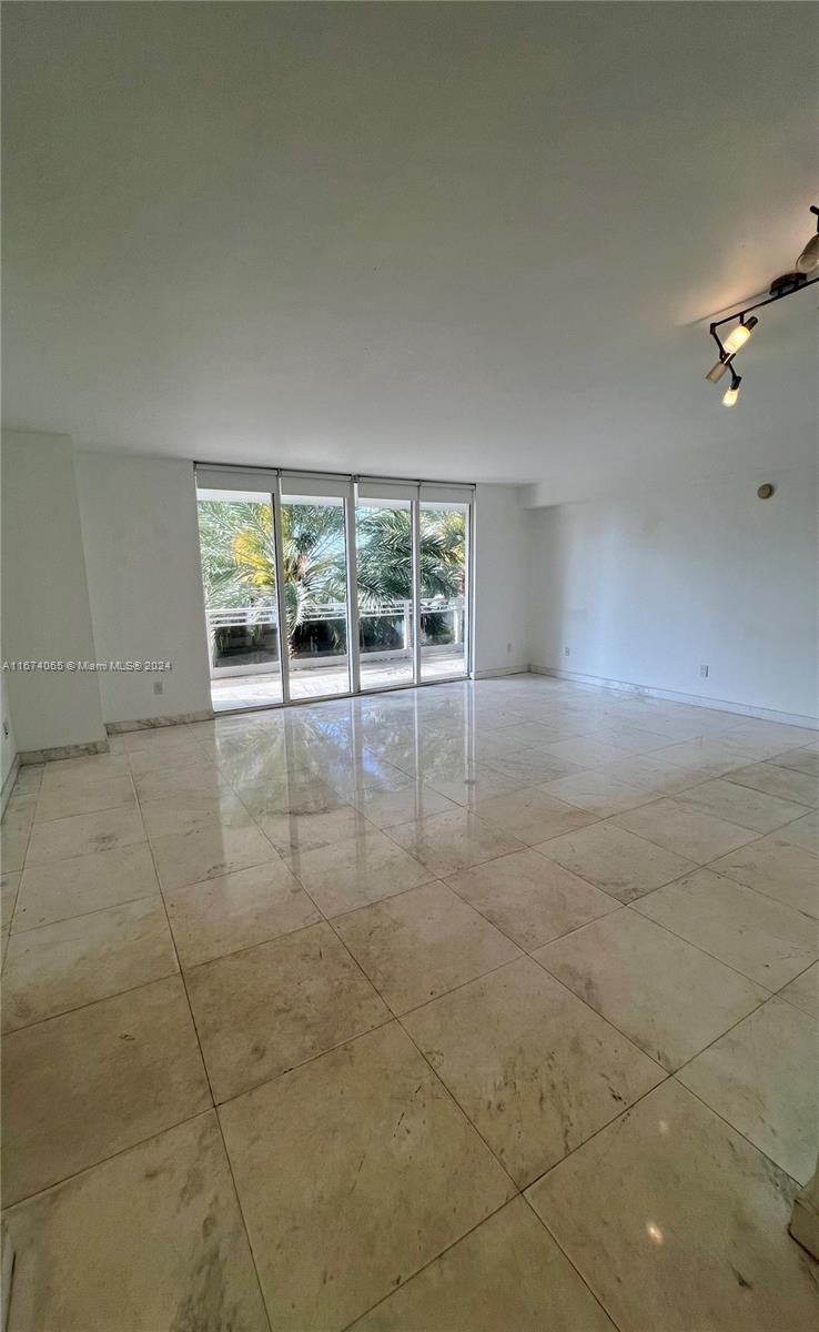 CARBONELL CONDO - Residential