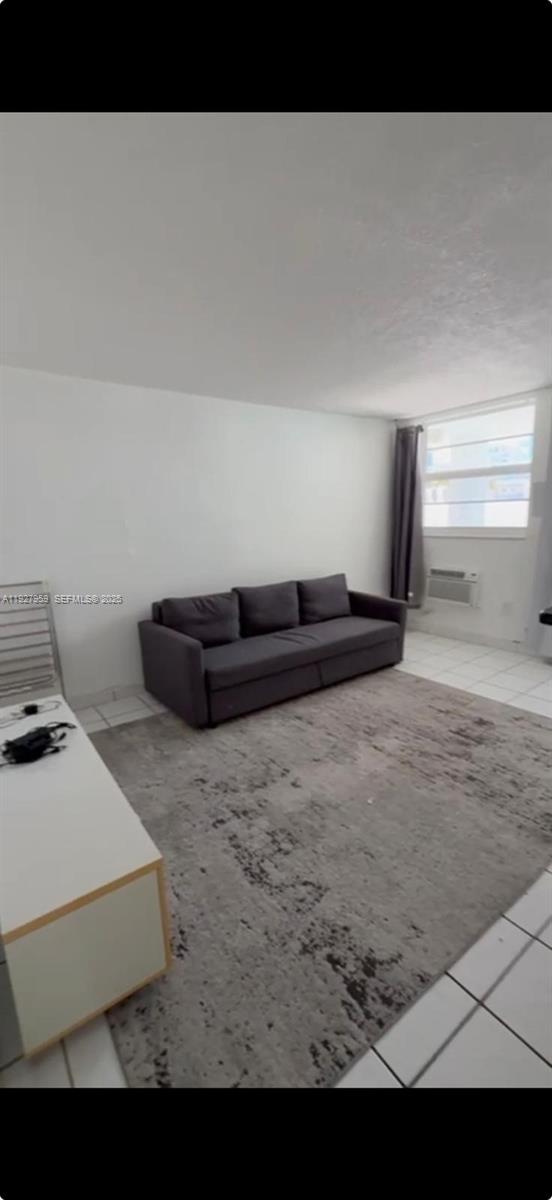 View photos, virtual tours, details... 335 Collins Ave 302