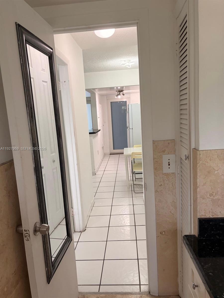 335 Collins Ave 302